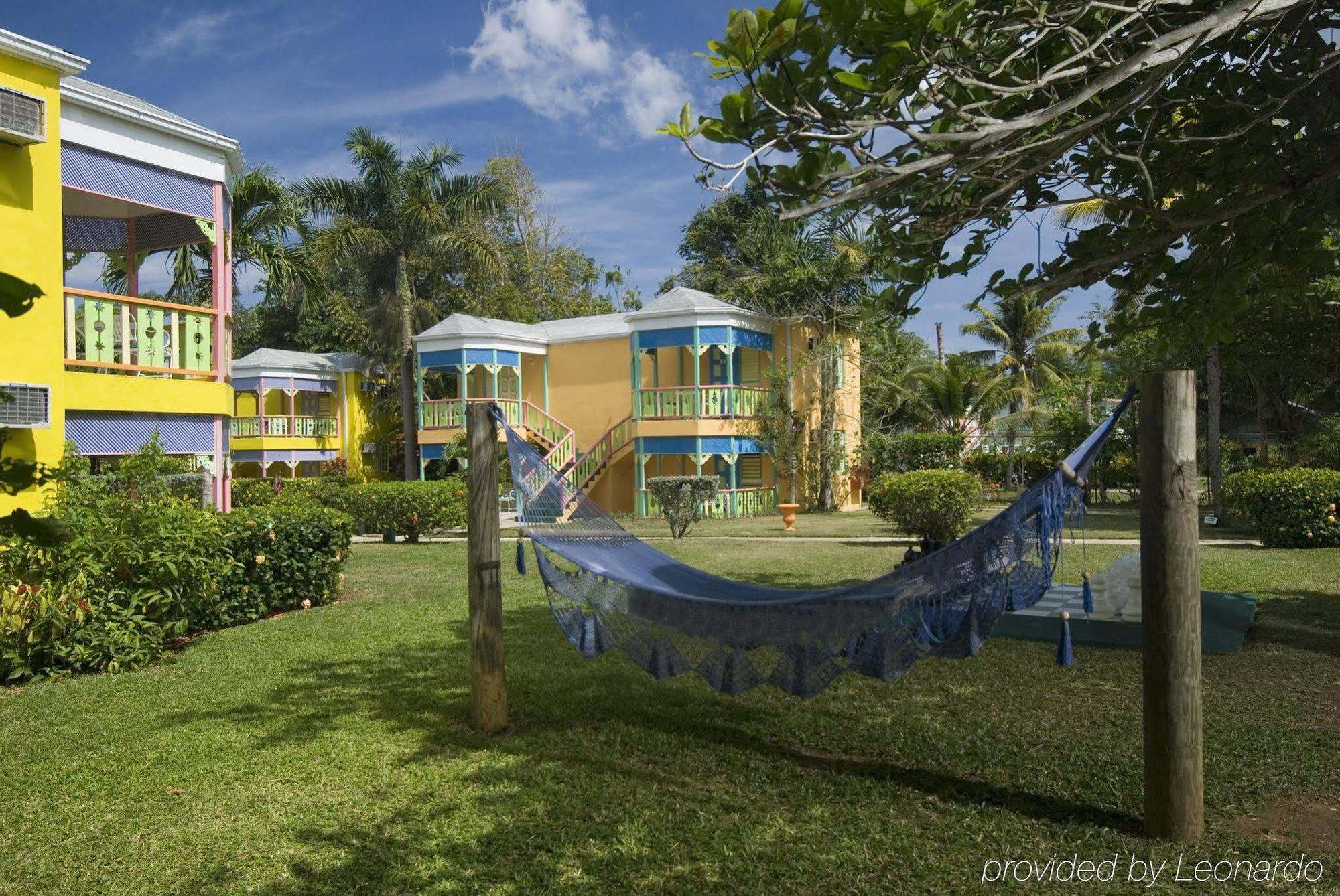 Grand Pineapple Beach Negril Hotel Buitenkant foto